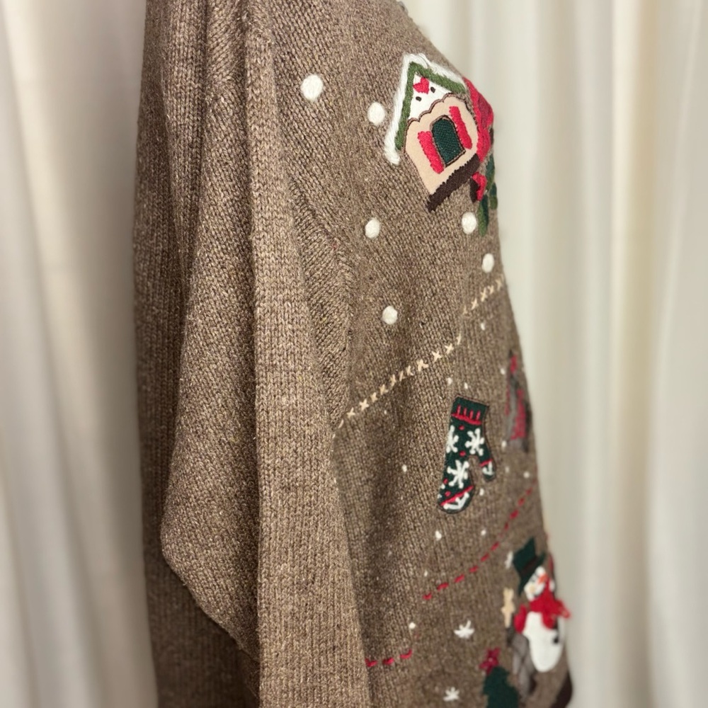 Victoria Jones Christmas Festive Cardigan with Holiday Motifs - Picture 6 of 14